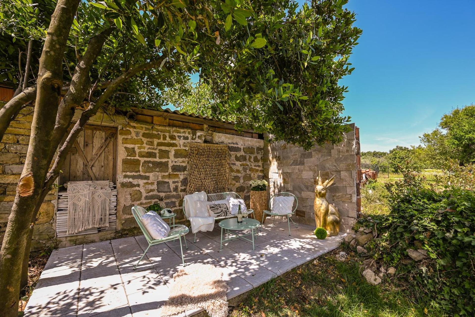 Medanni - Boutique House In Nature With Pool Изола Экстерьер фото